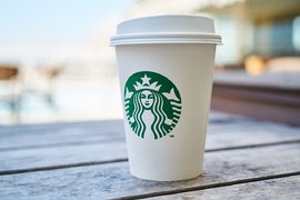 Starbucks отбелязва възстановяване на бизнеса си след началото на пандемията