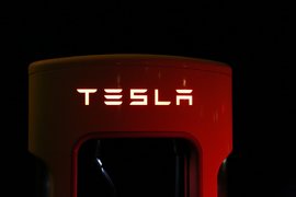 Tesla понижи цената ма Model 3, произвеждан в Китай