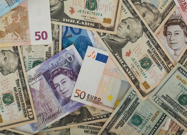 Очаква се паритет между долара и еврото