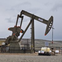 Динамиката на Цените на Петрола: Фактори и Влияние върху Световната Икономика