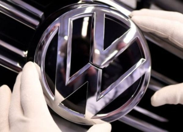Volkswagen връща германските работници на пълно работно време от сряда